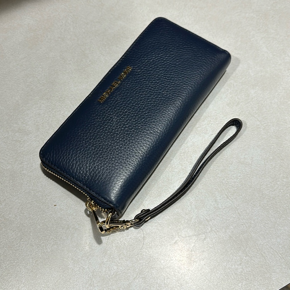 Michael Kors Large Travel Wristlet-Wallet. Navy. Hardly used. Like new.